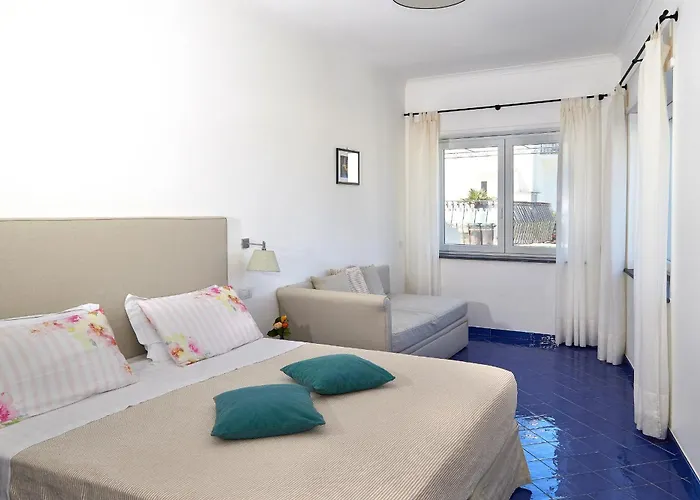 Victoria Place Hotel 3*