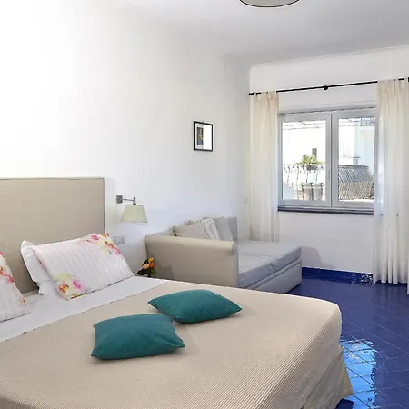 Victoria Place Hotel 3*