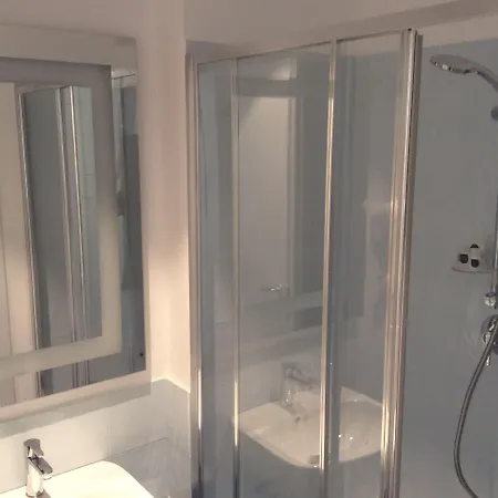 Victoria Place 3*