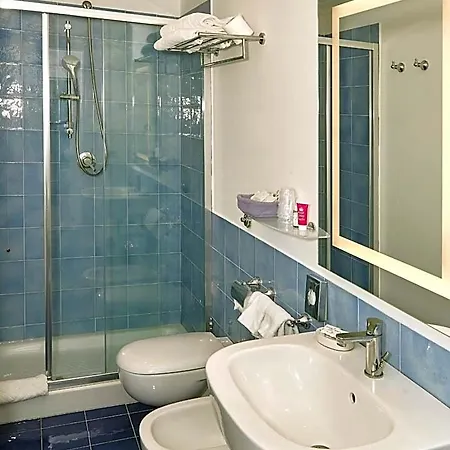 Victoria Place 3*