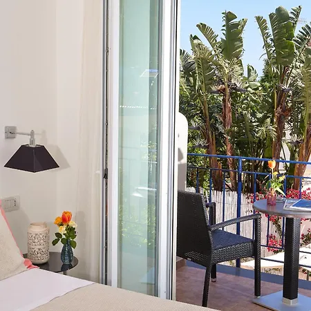 Victoria Place Hotel 3*