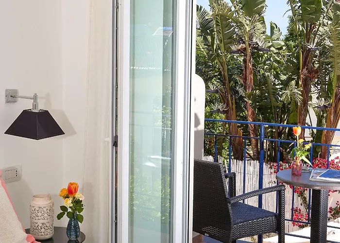 Victoria Place מלון 3*