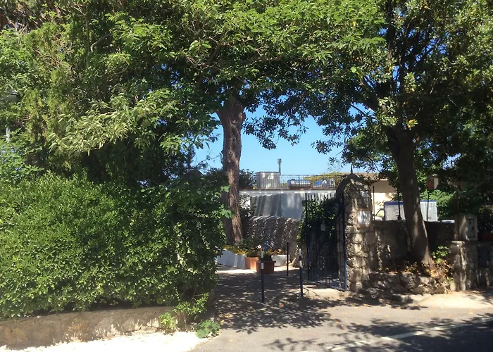 Victoria Place מלון 3*